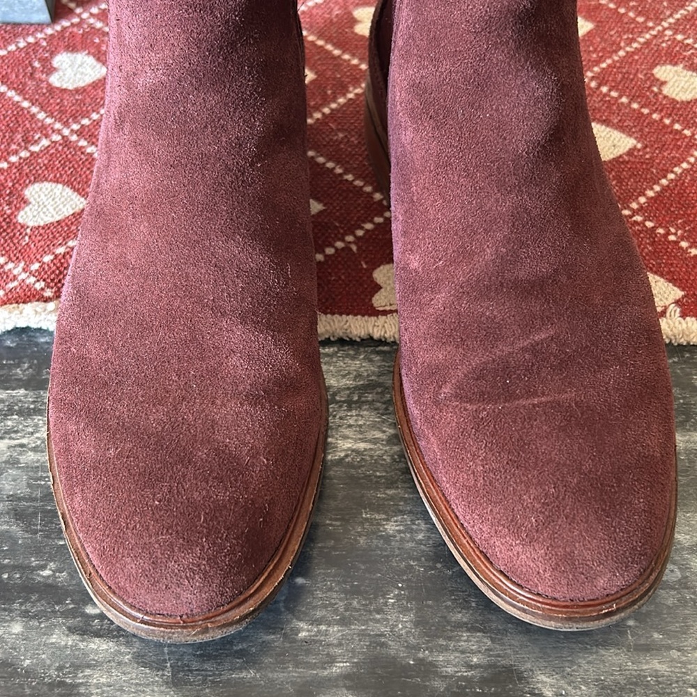 EUC Clarks Arlo Suede Chelsea Boots Size 8 39 - Picture 8 of 9